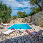 別荘 Dive Into Summer - Kirki's Cozy Pool Gem On Paxoi *